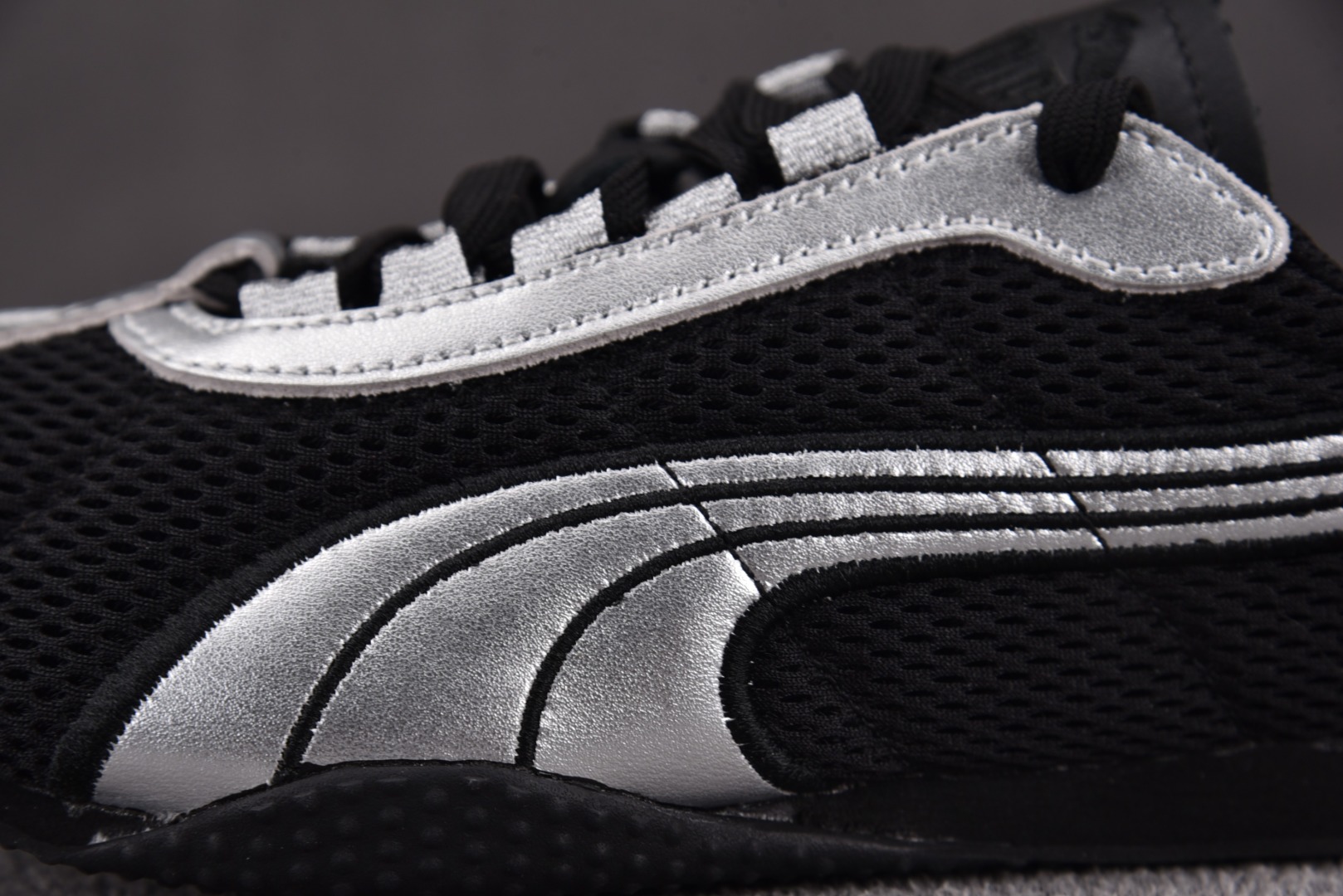 彪马 尺码36-45

纯原版出品-Puma H-Street OG Black Silver 银黑 -