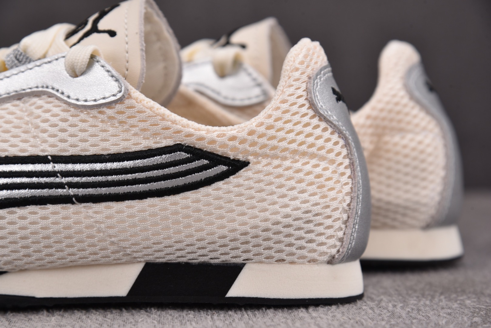 彪马 尺码36-45

纯原版出品-Puma H-Street OG Frosted Ivory Sil
