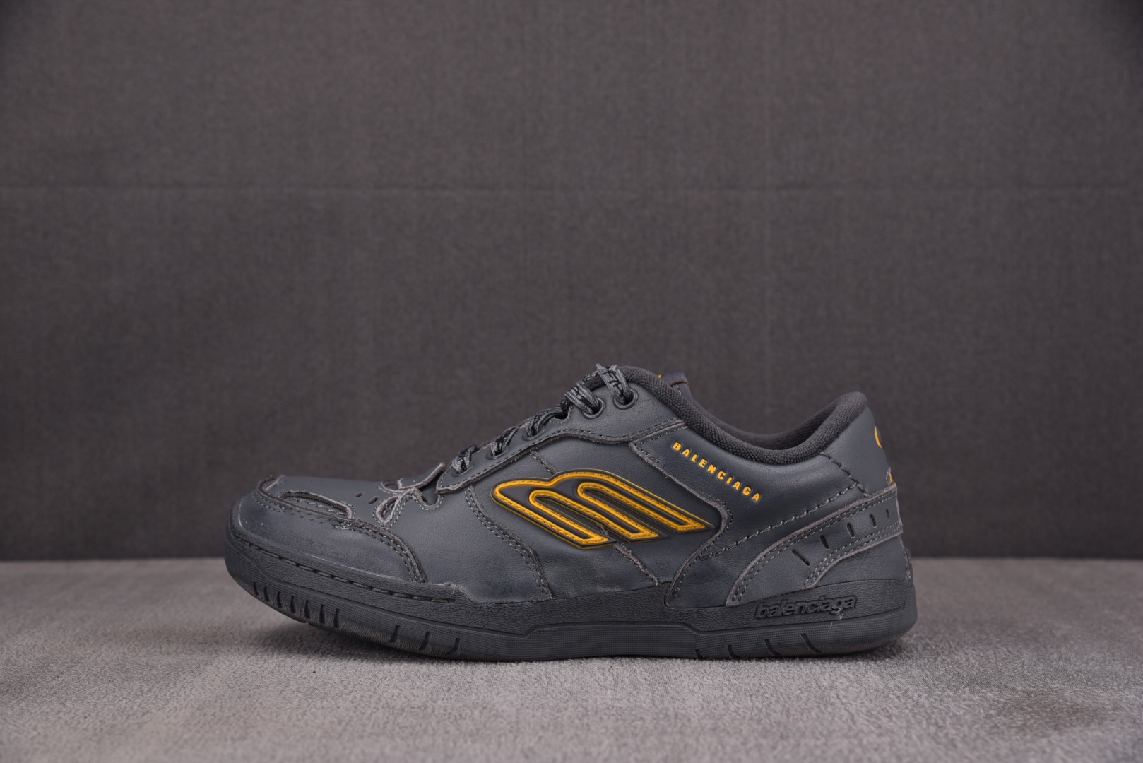 巴黎 尺码35-46

纯原出品-Balenciaga Hamptons Worn-Out 灰黄 YZ0