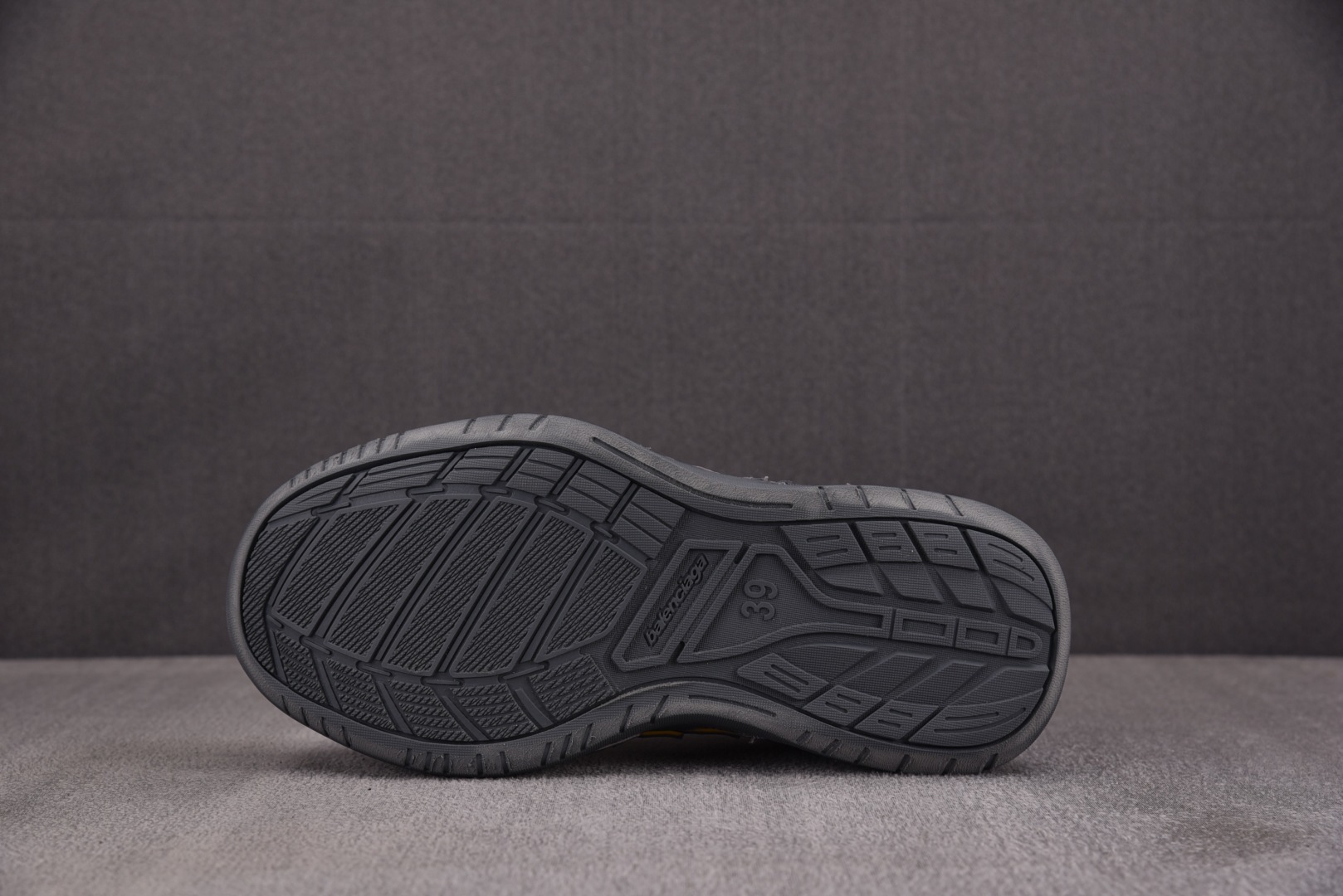 巴黎 尺码35-46

纯原出品-Balenciaga Hamptons Worn-Out 灰黄 YZ0
