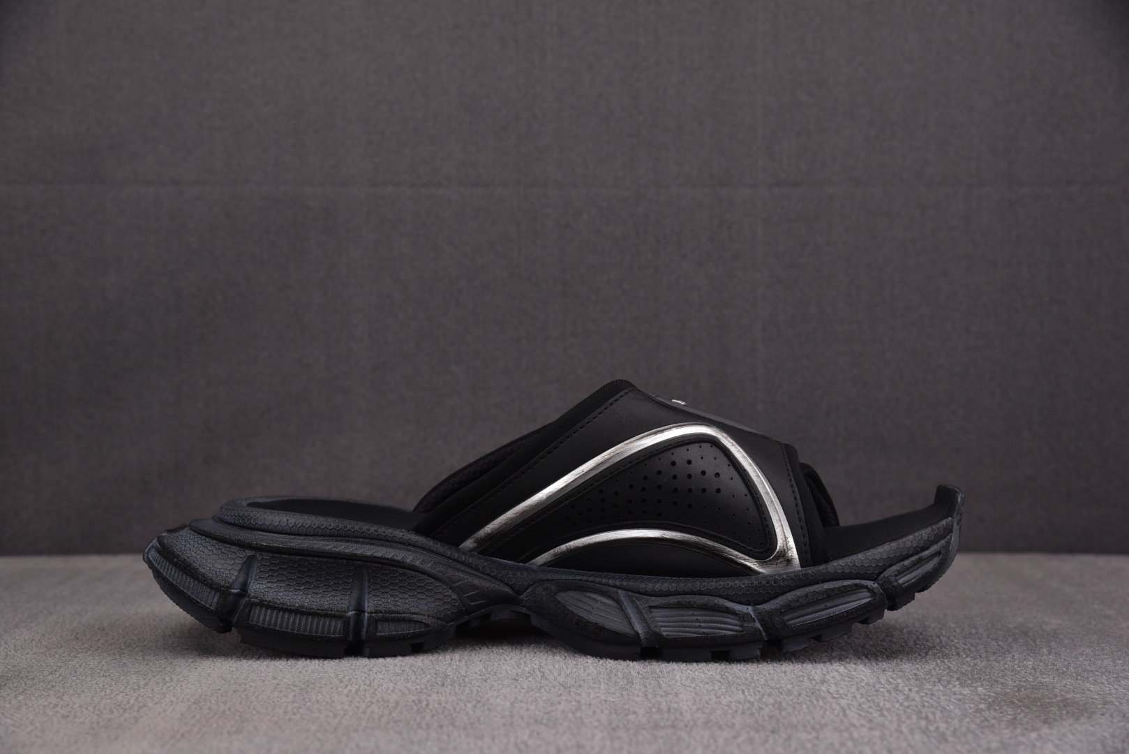 巴黎 尺码35-46

纯原版出品-Balenciaga 3XL Slide 黑色 YZ016
尺码35