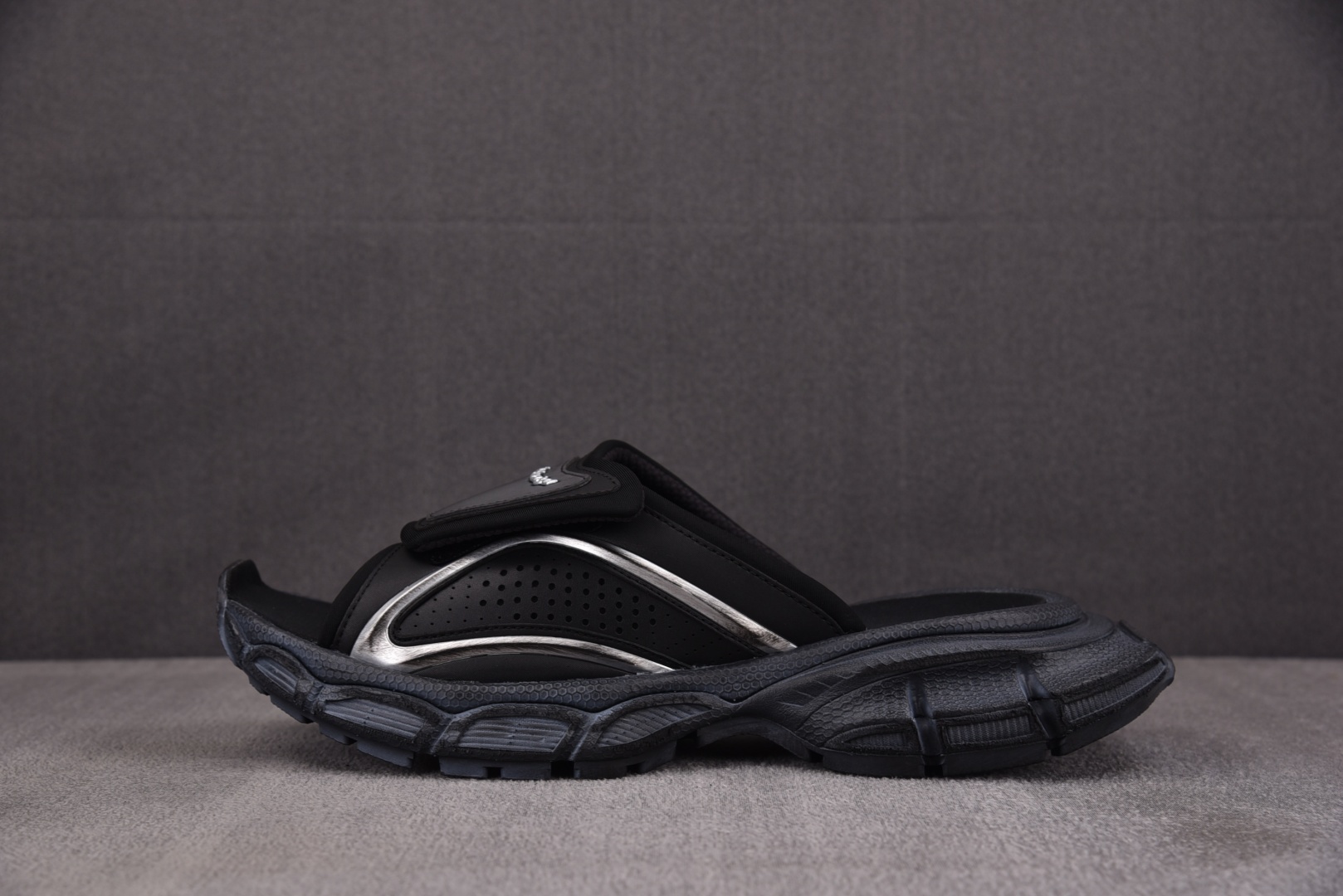巴黎 尺码35-46

纯原版出品-Balenciaga 3XL Slide 黑色 YZ016
尺码35