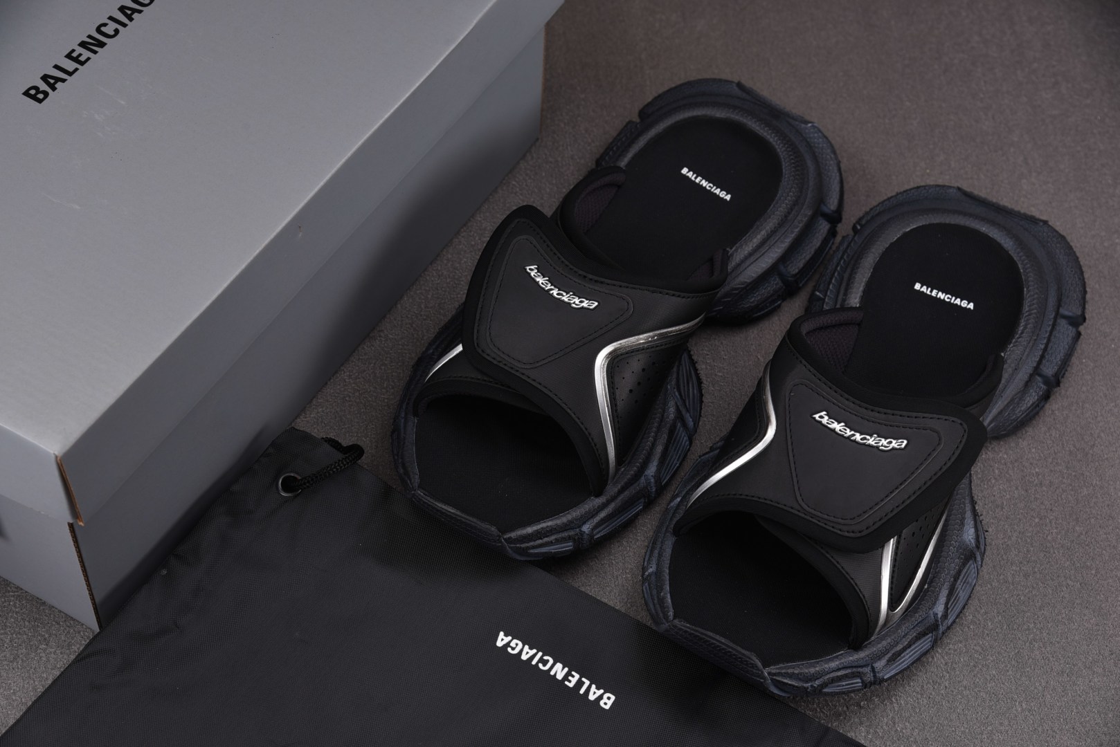 巴黎 尺码35-46

纯原版出品-Balenciaga 3XL Slide 黑色 YZ016
尺码35