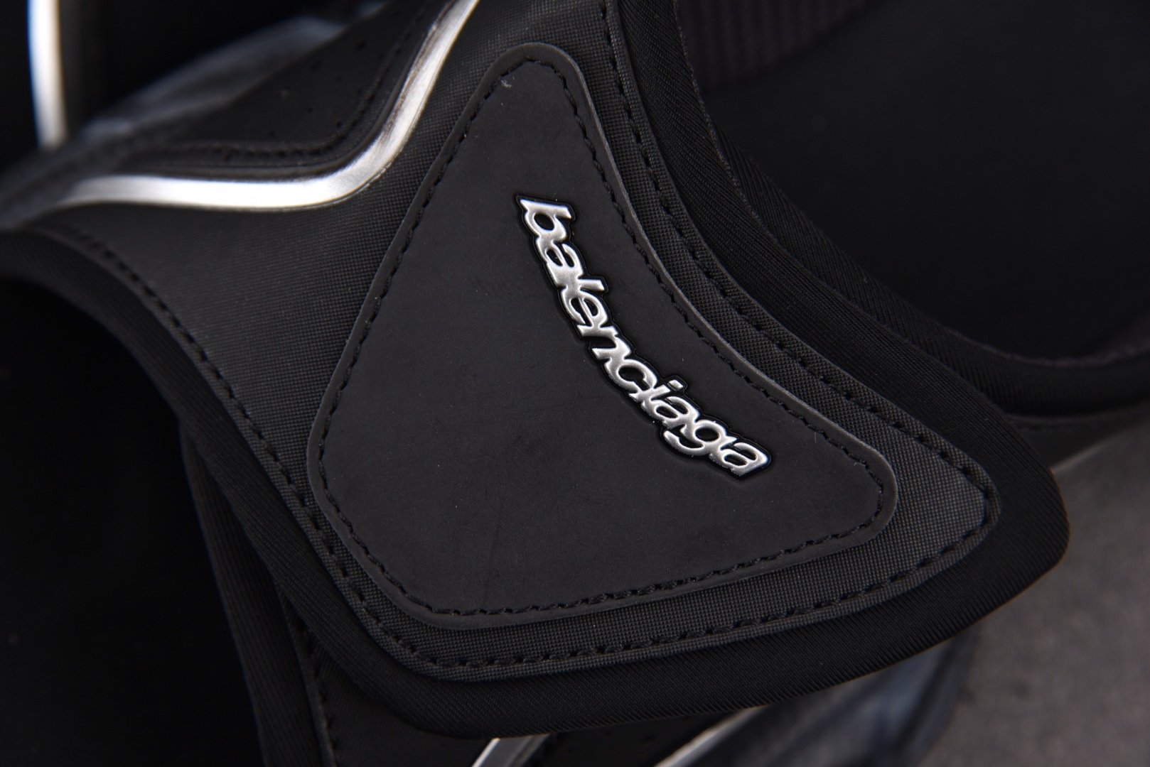 巴黎 尺码35-46

纯原版出品-Balenciaga 3XL Slide 黑色 YZ016
尺码35