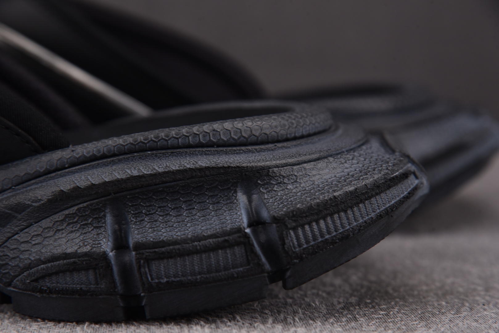 巴黎 尺码35-46

纯原版出品-Balenciaga 3XL Slide 黑色 YZ016
尺码35