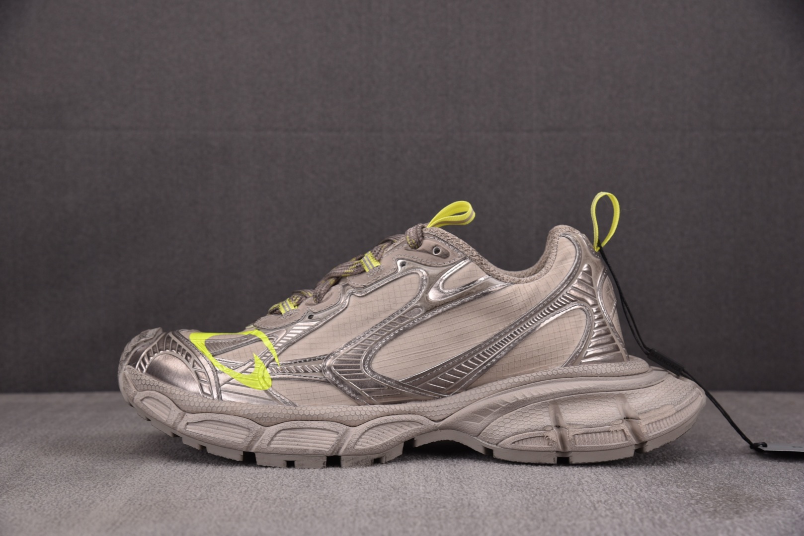 巴黎 尺码35-46

纯原版出品-Balenciaga 3XL RIPSTOP 米灰绿 YZ009-0