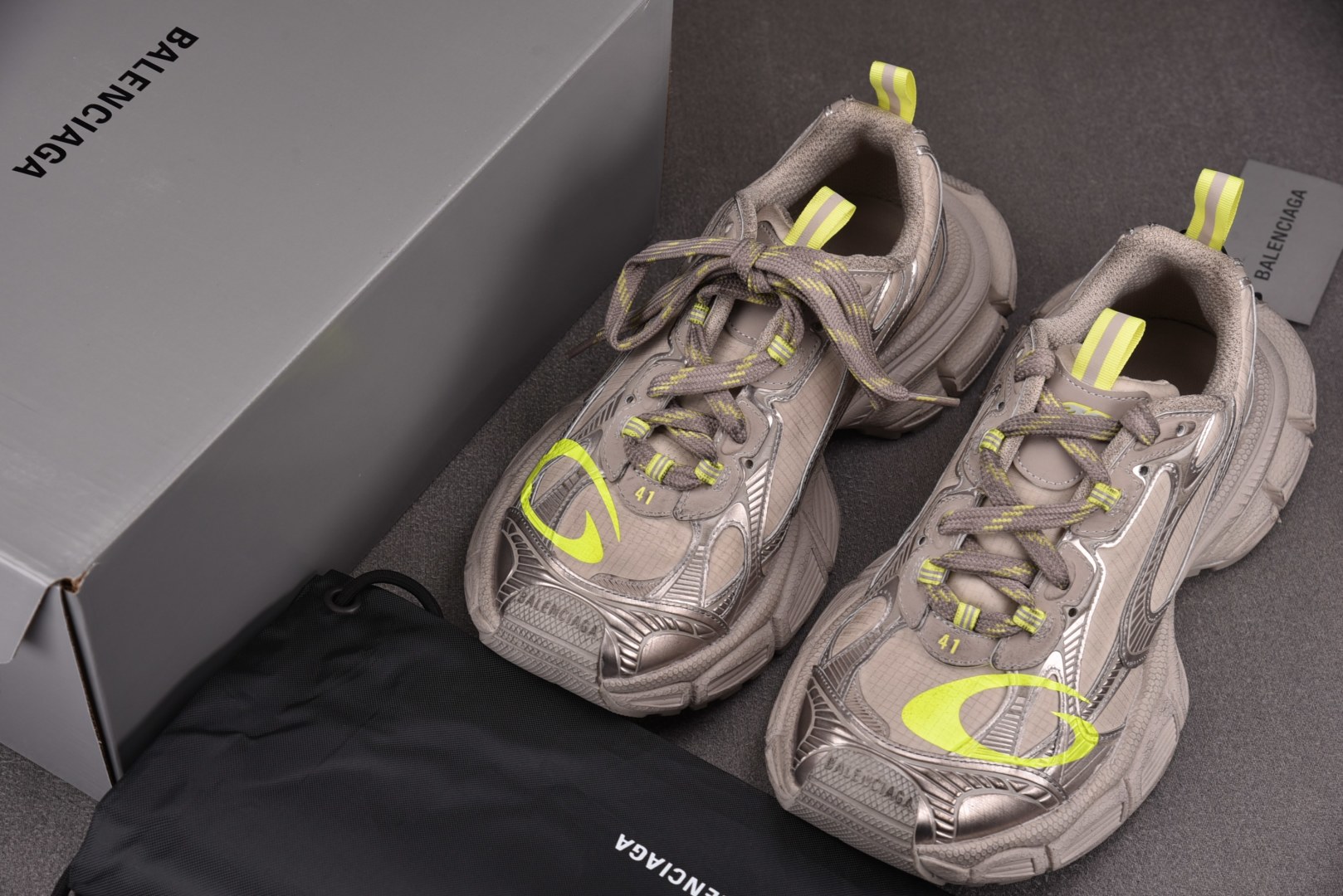巴黎 尺码35-46

纯原版出品-Balenciaga 3XL RIPSTOP 米灰绿 YZ009-0