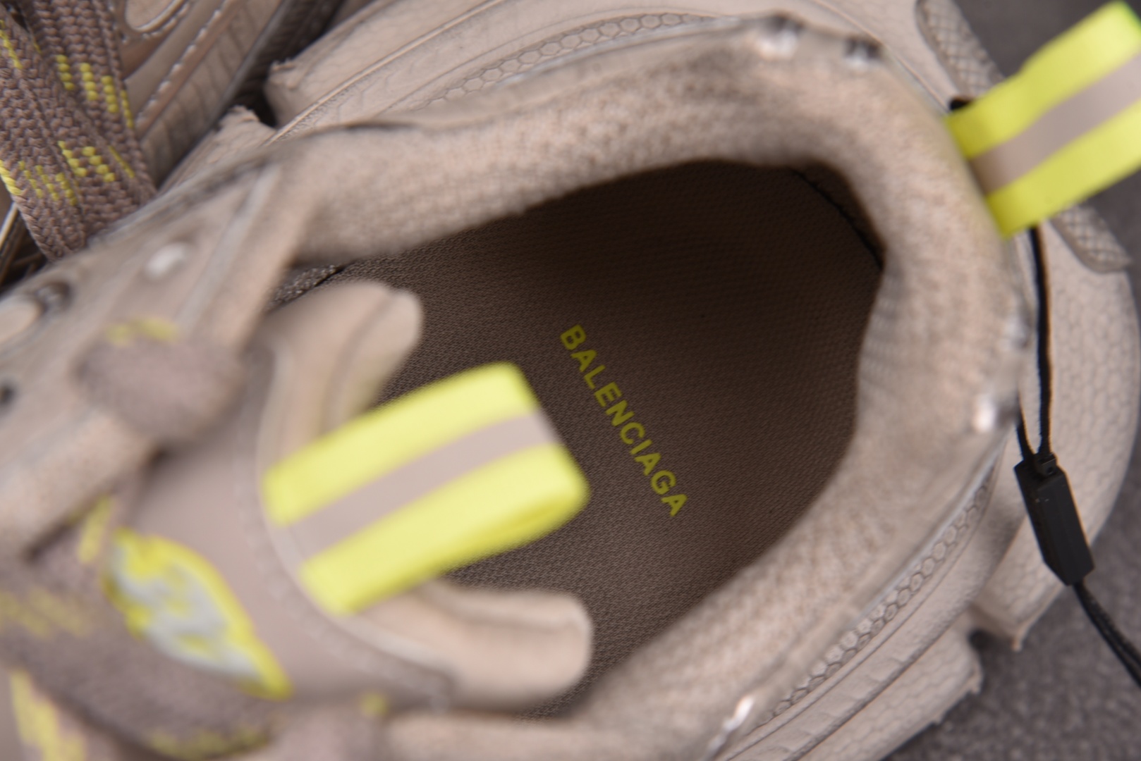 巴黎 尺码35-46

纯原版出品-Balenciaga 3XL RIPSTOP 米灰绿 YZ009-0