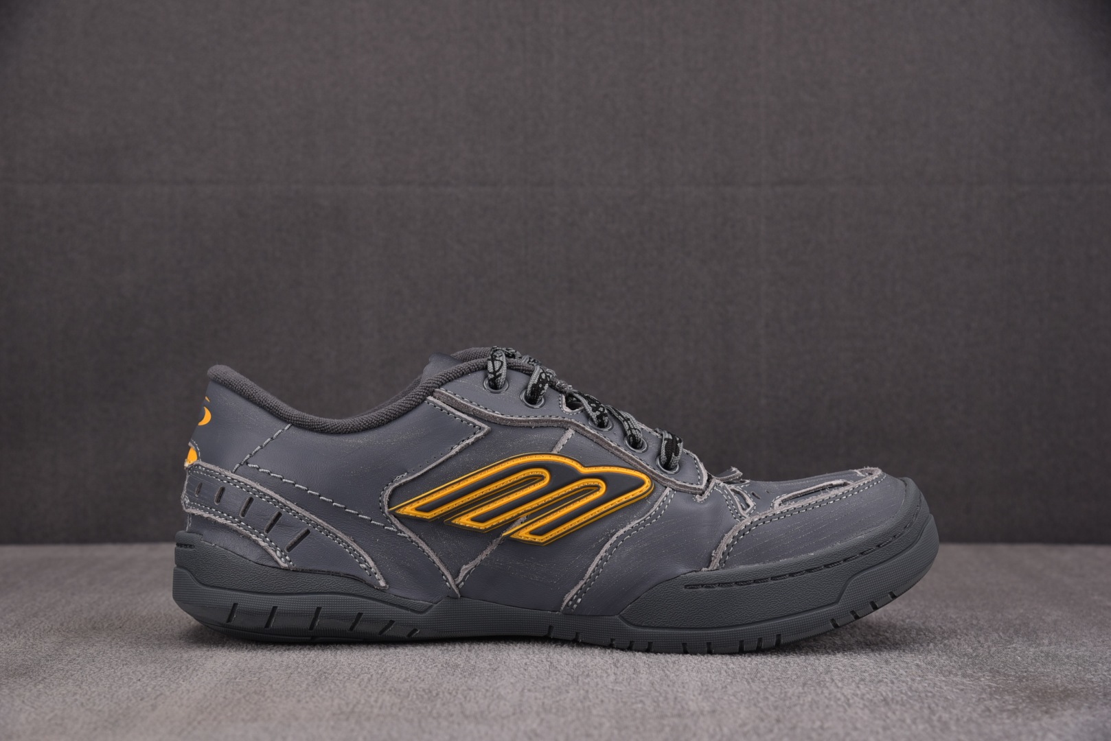 巴黎 尺码35-46

纯原版出品-BBalenciaga Hamptons Worn-Out 灰黄 Y