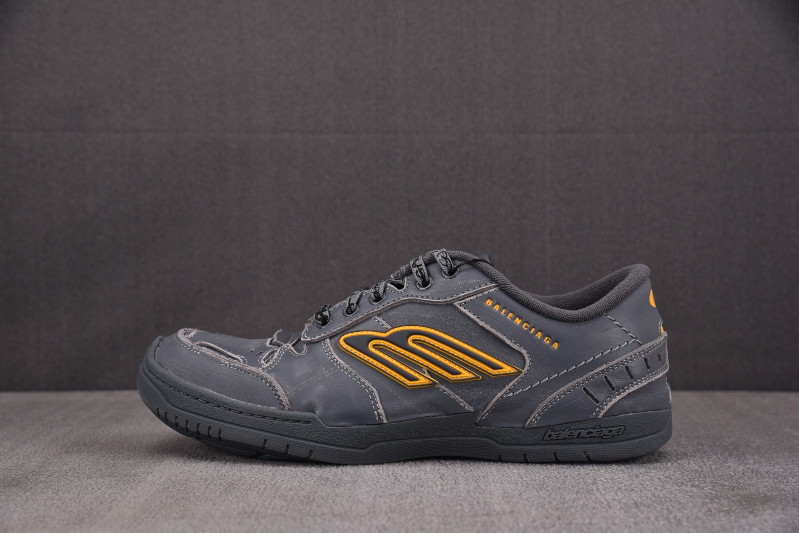 巴黎 尺码35-46

纯原版出品-BBalenciaga Hamptons Worn-Out 灰黄 Y