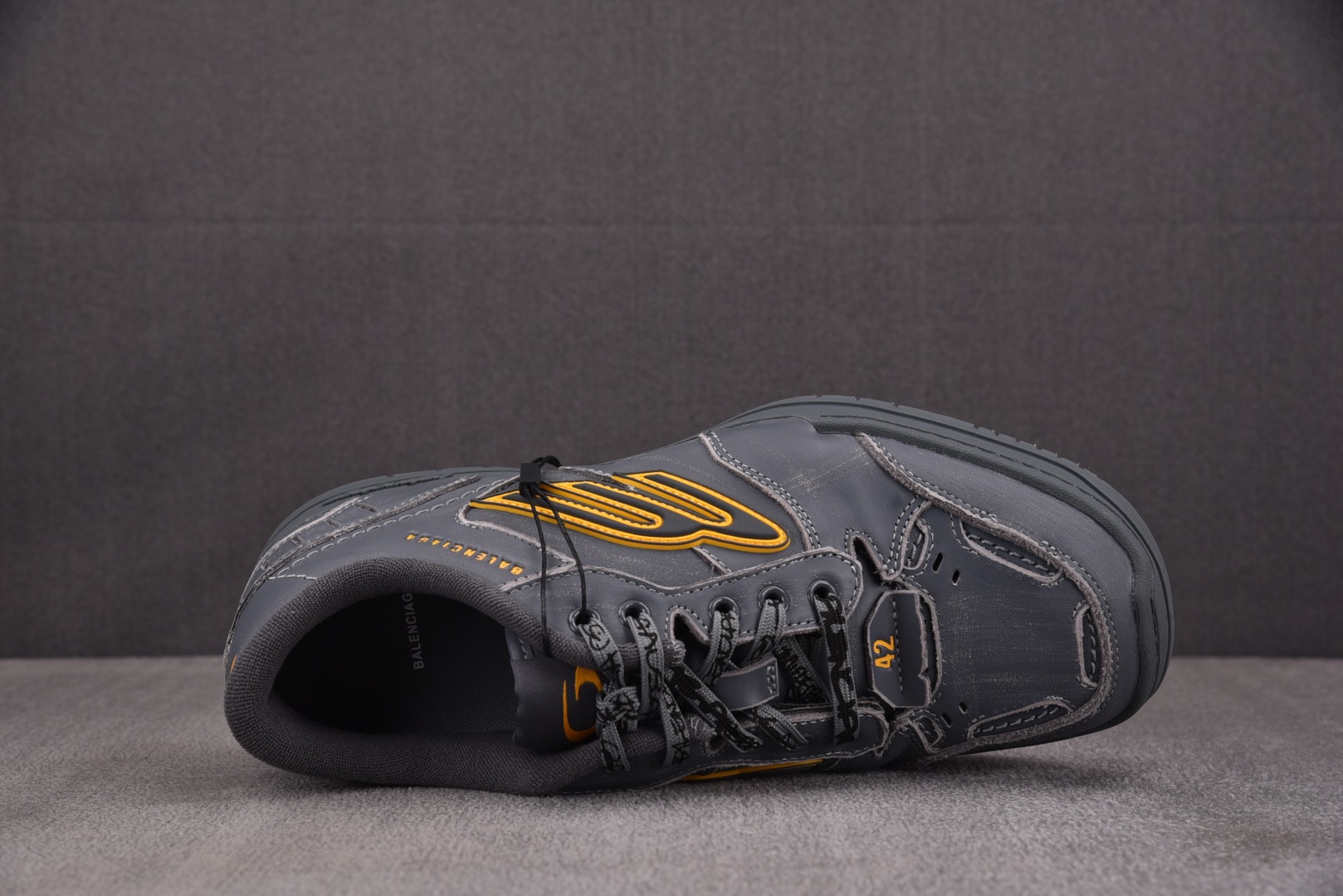 巴黎 尺码35-46

纯原版出品-BBalenciaga Hamptons Worn-Out 灰黄 Y