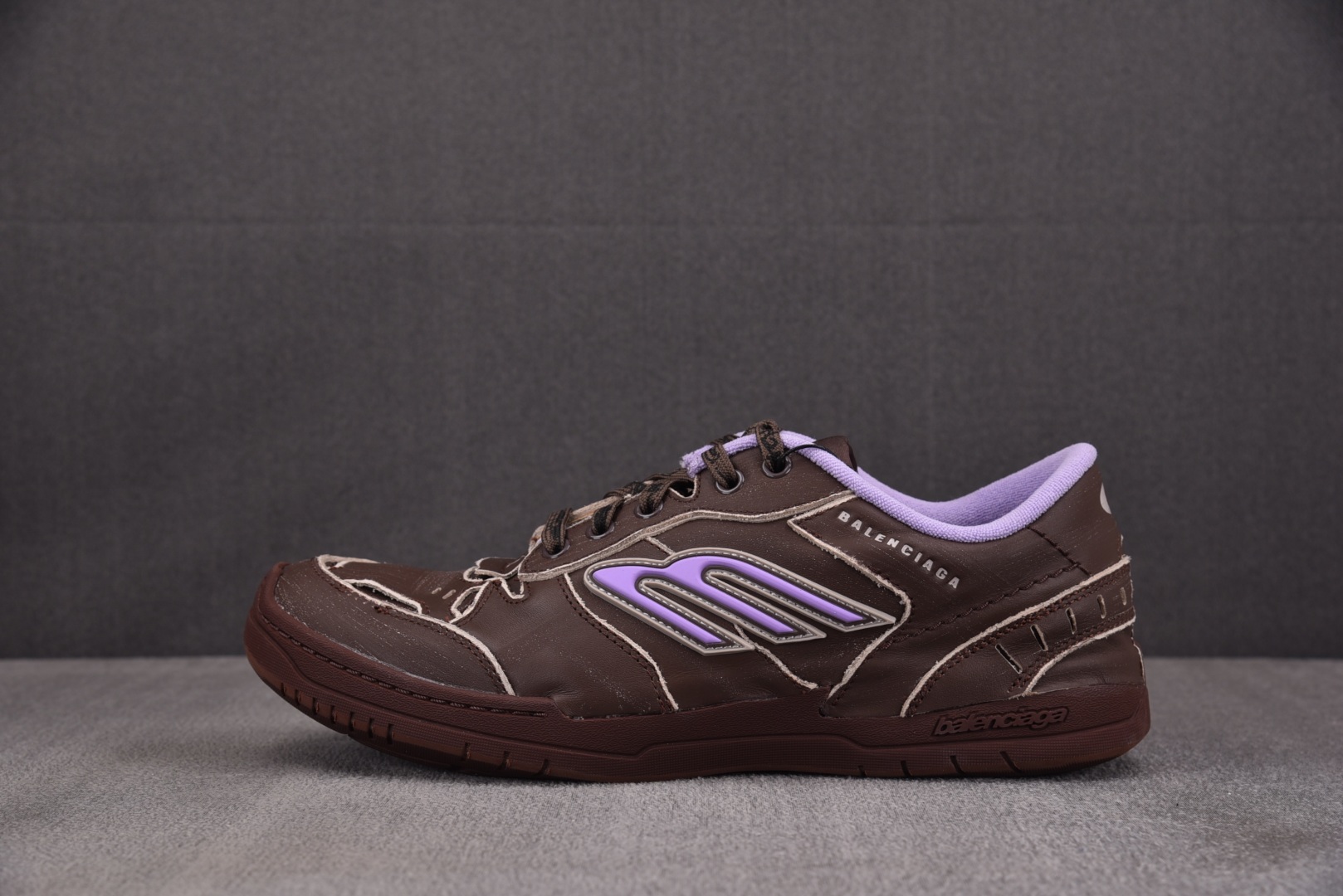 巴黎 尺码35-46

纯原版出品-Balenciaga Hamptons Worn-Out 紫棕 YZ