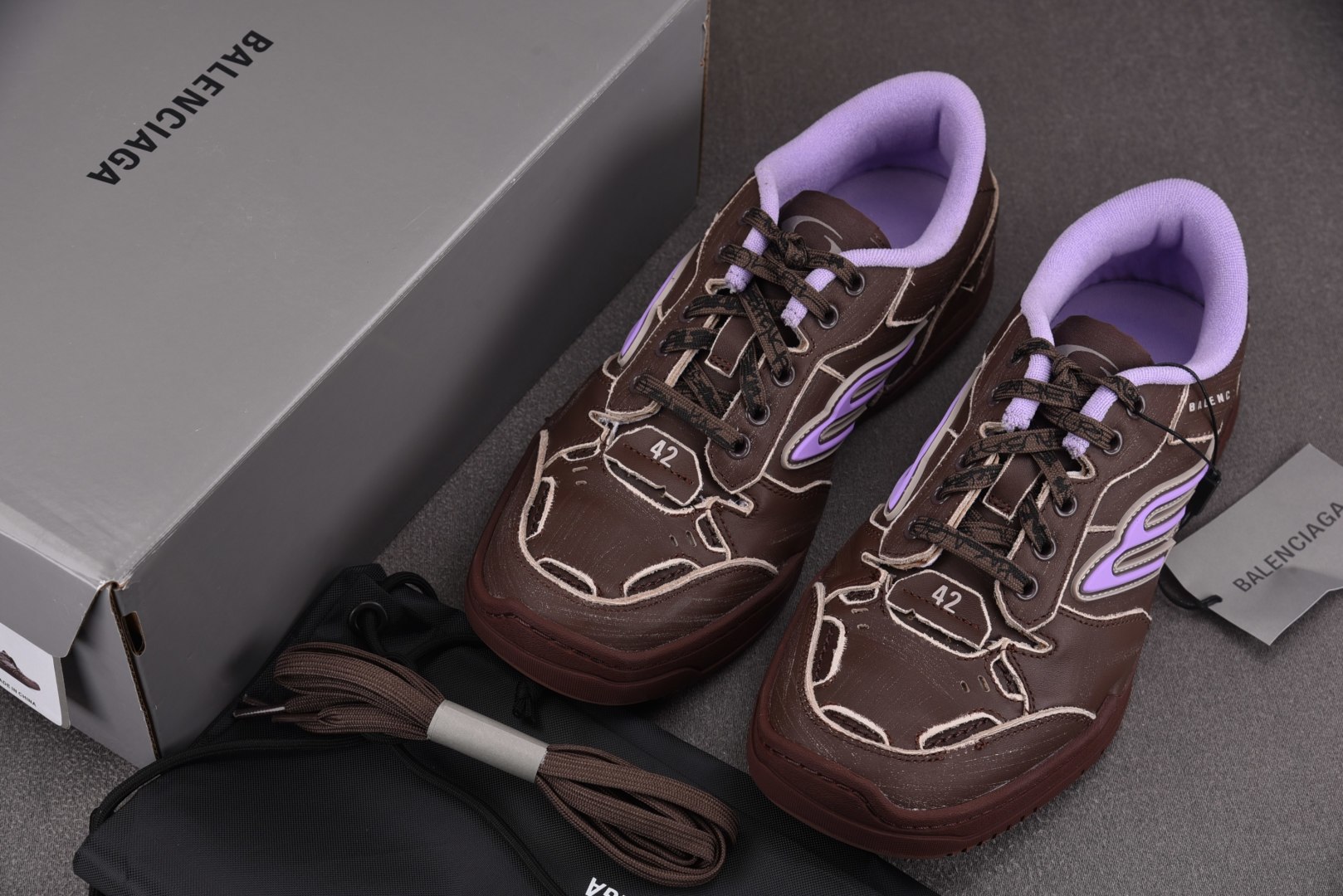 巴黎 尺码35-46

纯原版出品-Balenciaga Hamptons Worn-Out 紫棕 YZ