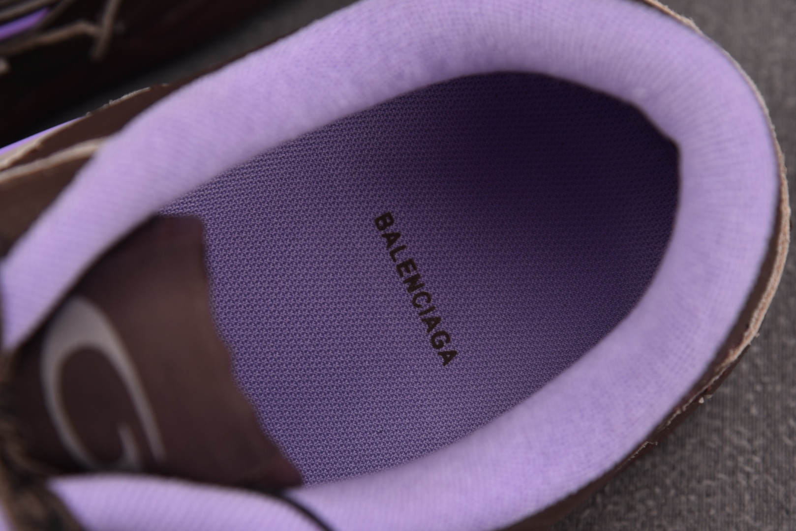 巴黎 尺码35-46

纯原版出品-Balenciaga Hamptons Worn-Out 紫棕 YZ
