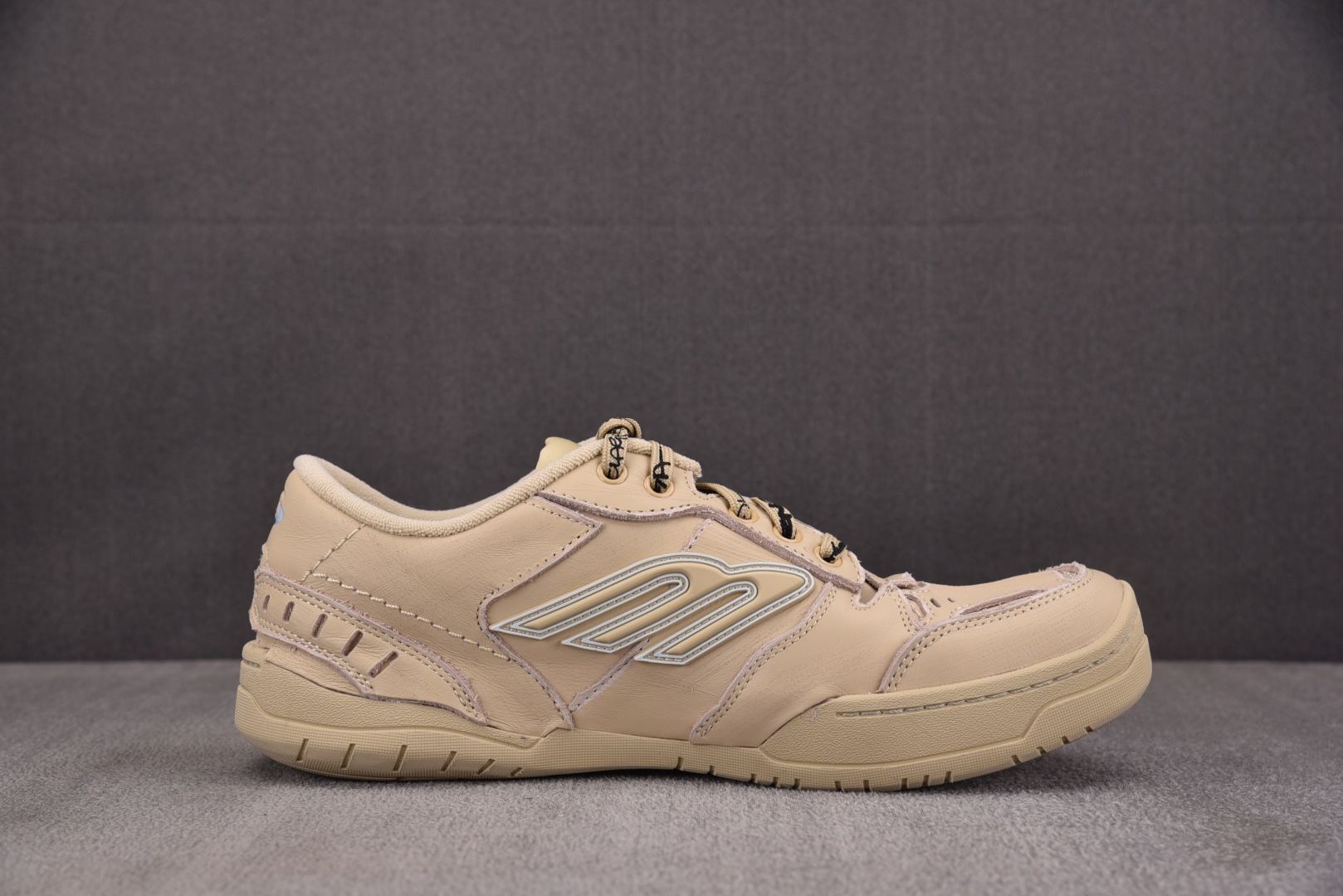 巴黎 尺码35-46

纯原版出品-Balenciaga Hamptons Worn-Out 棕色 YZ