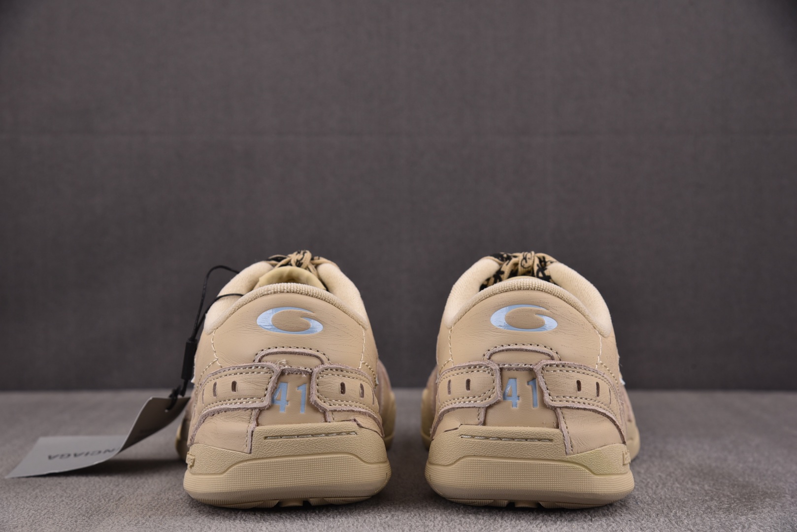 巴黎 尺码35-46

纯原版出品-Balenciaga Hamptons Worn-Out 棕色 YZ