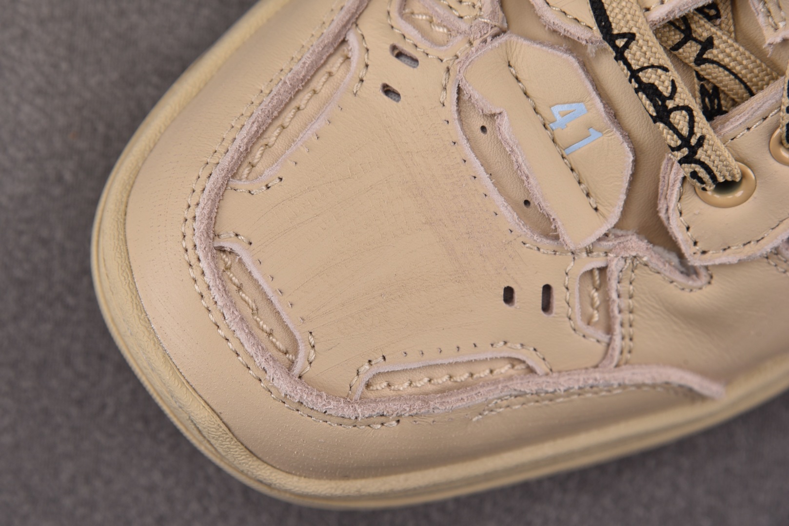 巴黎 尺码35-46

纯原版出品-Balenciaga Hamptons Worn-Out 棕色 YZ