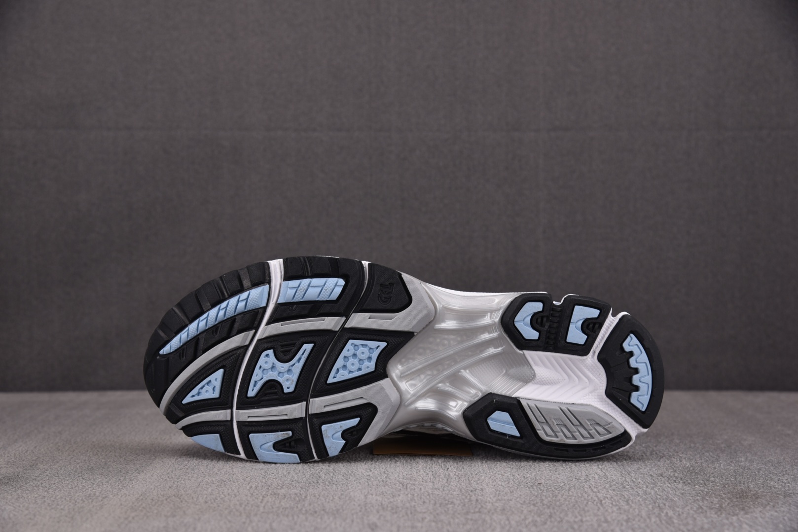 ASICS 尺码36-47

纯原版出品-ASICS Gel-Kayano 14 JJJJound Wh