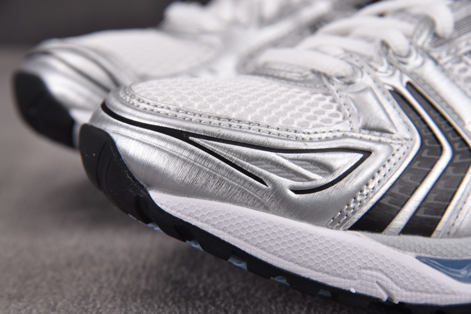 ASICS 尺码36-47

纯原版出品-ASICS Gel-Kayano 14 JJJJound Wh