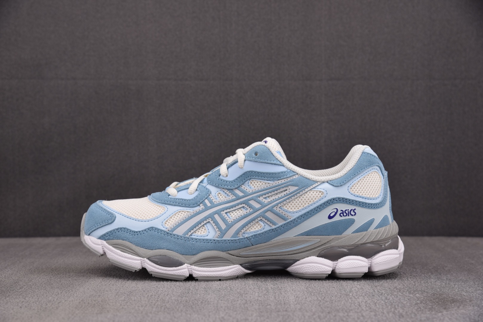 ASICS 尺码36-47

纯原版出品-ASICS Gel-NYC Cream Arctic Sky 