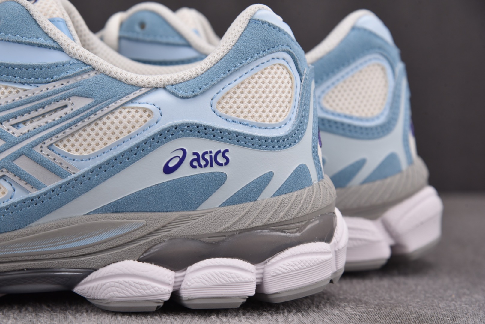 ASICS 尺码36-47

纯原版出品-ASICS Gel-NYC Cream Arctic Sky 