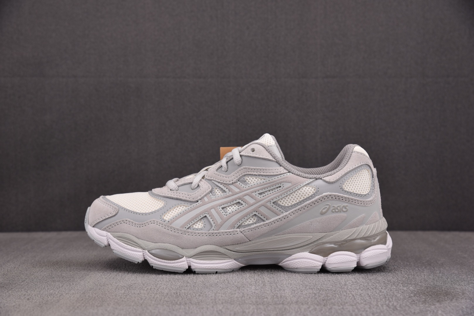 ASICS 尺码36-47

纯原版出品-ASICS Gel-NYC Cream Cloud Grey 
