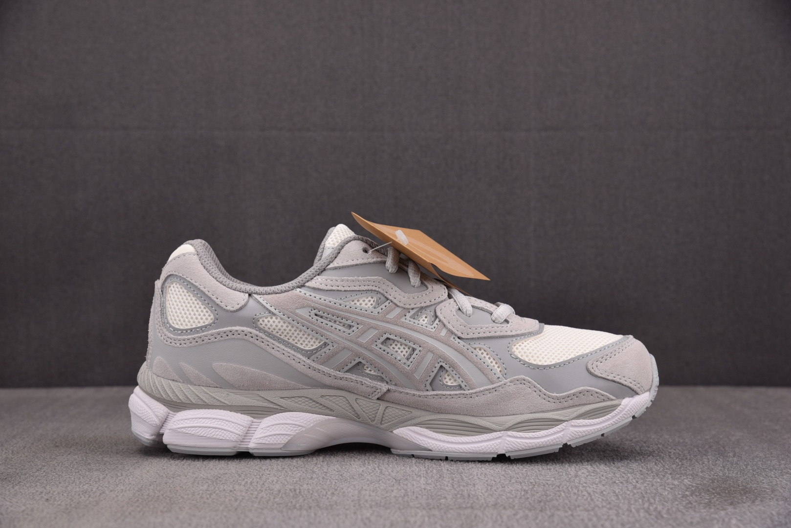 ASICS 尺码36-47

纯原版出品-ASICS Gel-NYC Cream Cloud Grey 