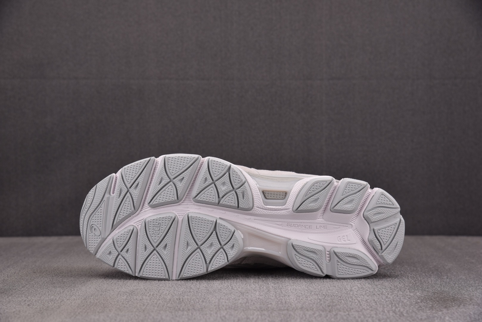 ASICS 尺码36-47

纯原版出品-ASICS Gel-NYC Cream Cloud Grey 