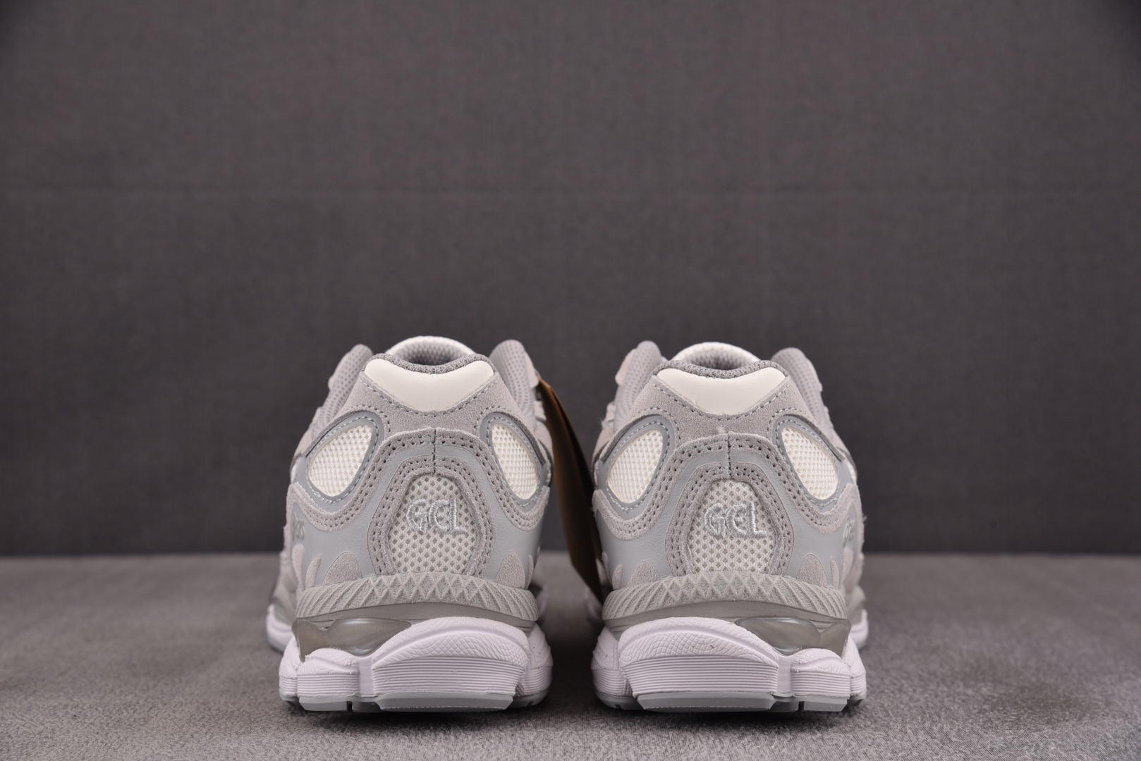 ASICS 尺码36-47

纯原版出品-ASICS Gel-NYC Cream Cloud Grey 
