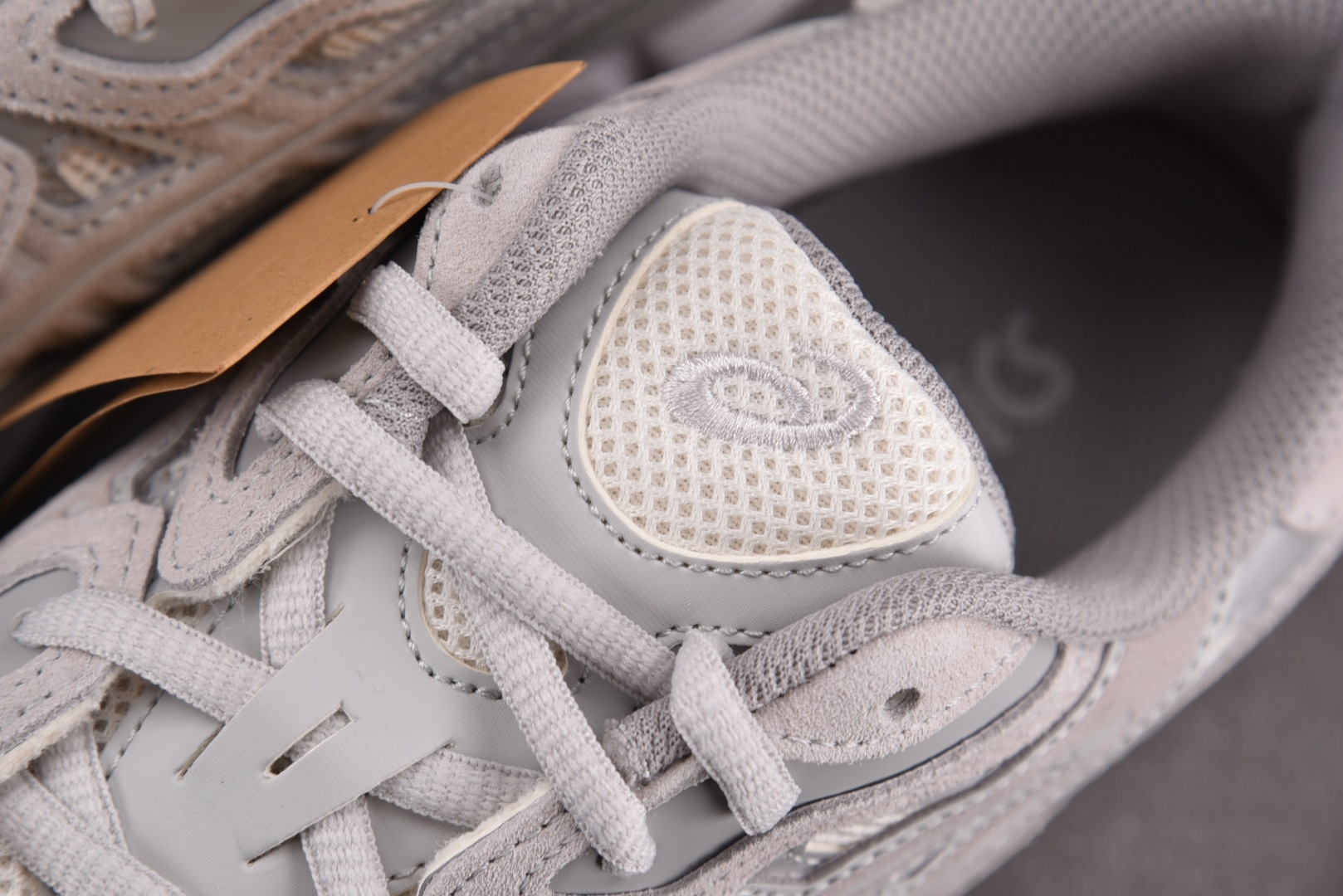 ASICS 尺码36-47

纯原版出品-ASICS Gel-NYC Cream Cloud Grey 