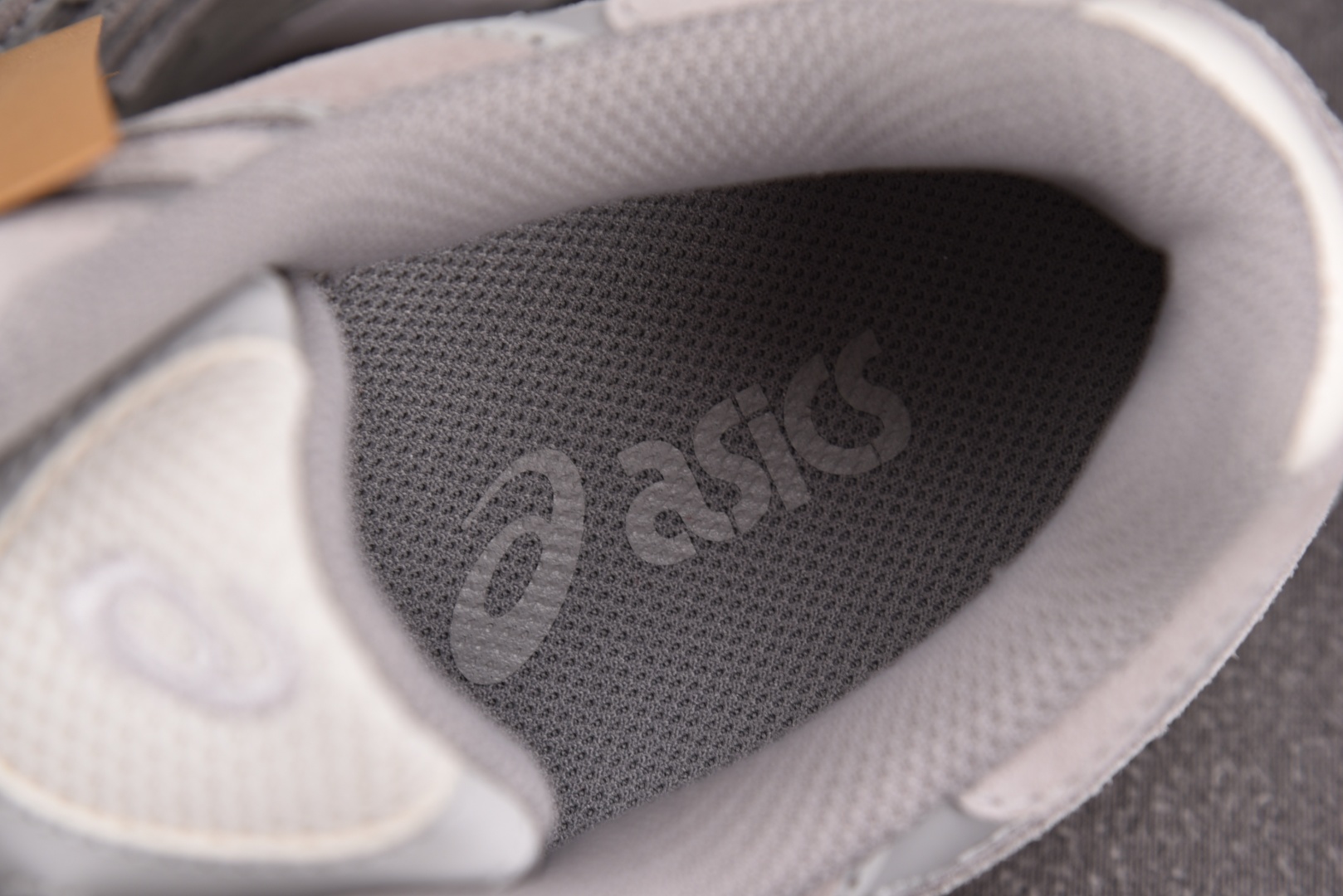 ASICS 尺码36-47

纯原版出品-ASICS Gel-NYC Cream Cloud Grey 