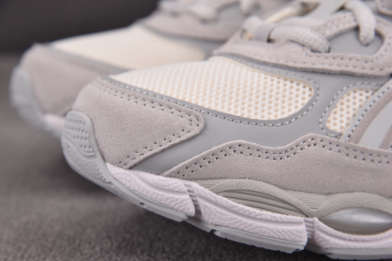 ASICS 尺码36-47

纯原版出品-ASICS Gel-NYC Cream Cloud Grey 