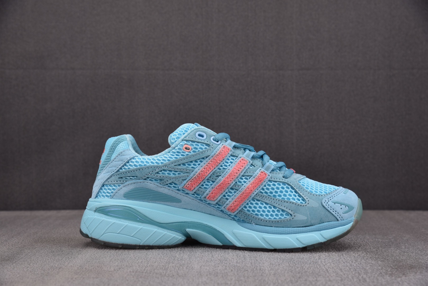 Originals 尺码35-45

纯原版出品-UNheardof x AD Adistar Cush