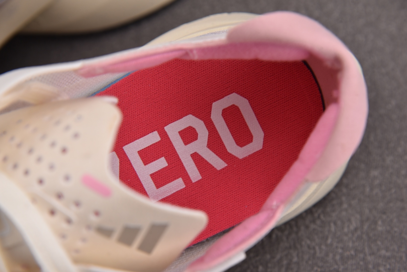 Adizero 尺码36-40

纯原版出品-Adizero Adios Pro 3 Sakura 樱花