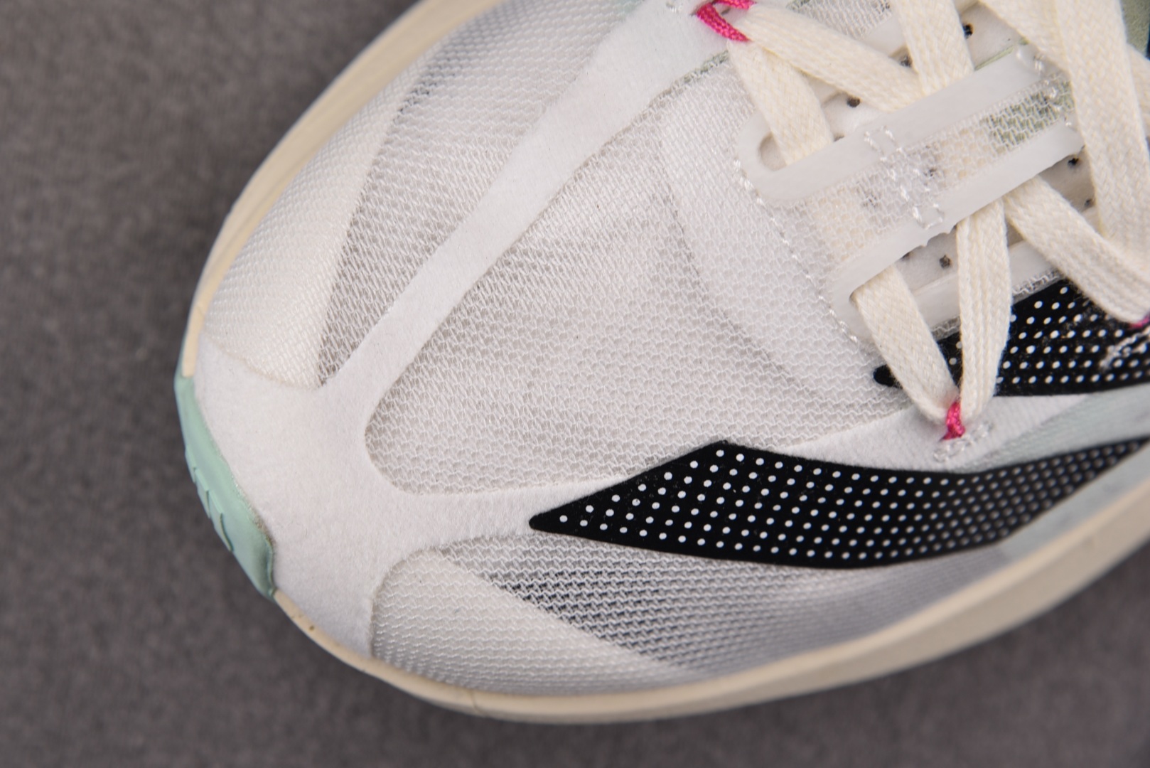 Adizero 尺码36-45

纯原版出品-Adizero Adios Pro 3 White Nig