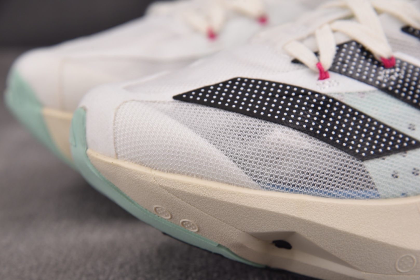 Adizero 尺码36-45

纯原版出品-Adizero Adios Pro 3 White Nig