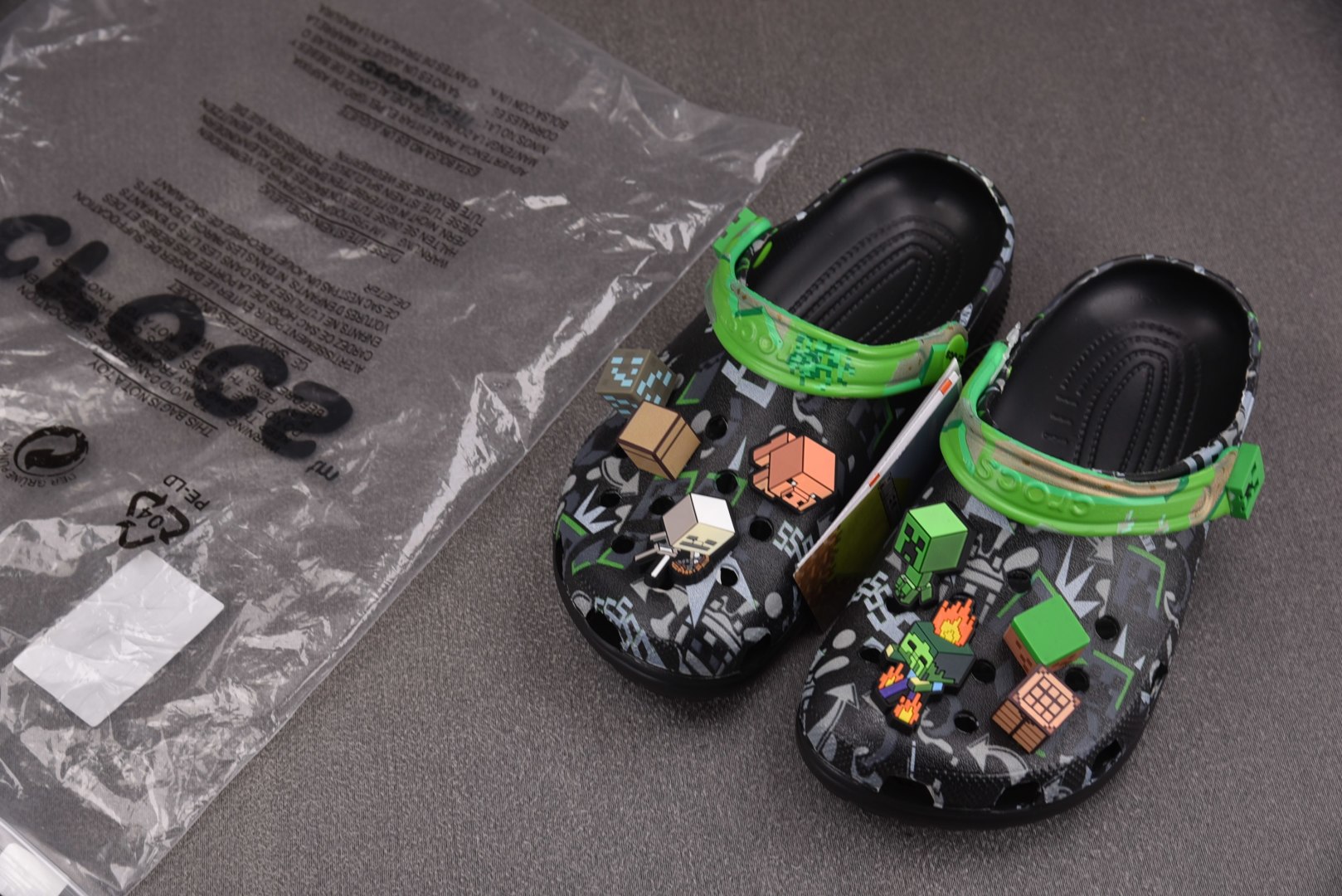  我的世界 x Crocs Classic Clog 绿黑 尺码：M4（36-37） M5（37-38）