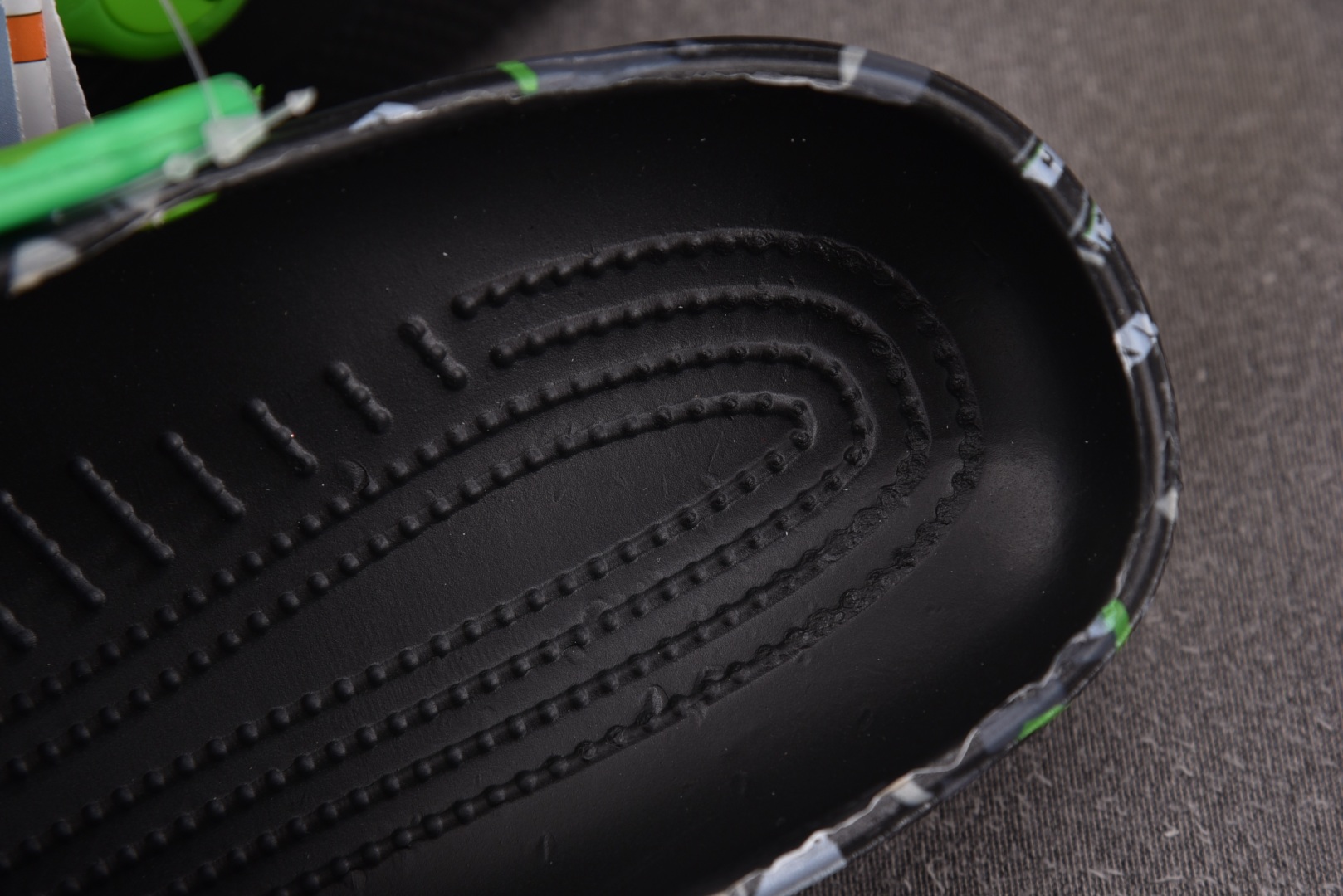  我的世界 x Crocs Classic Clog 绿黑 尺码：M4（36-37） M5（37-38）