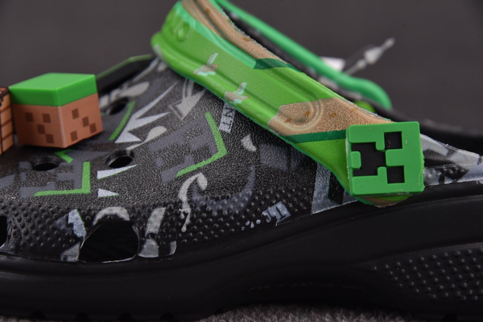  我的世界 x Crocs Classic Clog 绿黑 尺码：M4（36-37） M5（37-38）