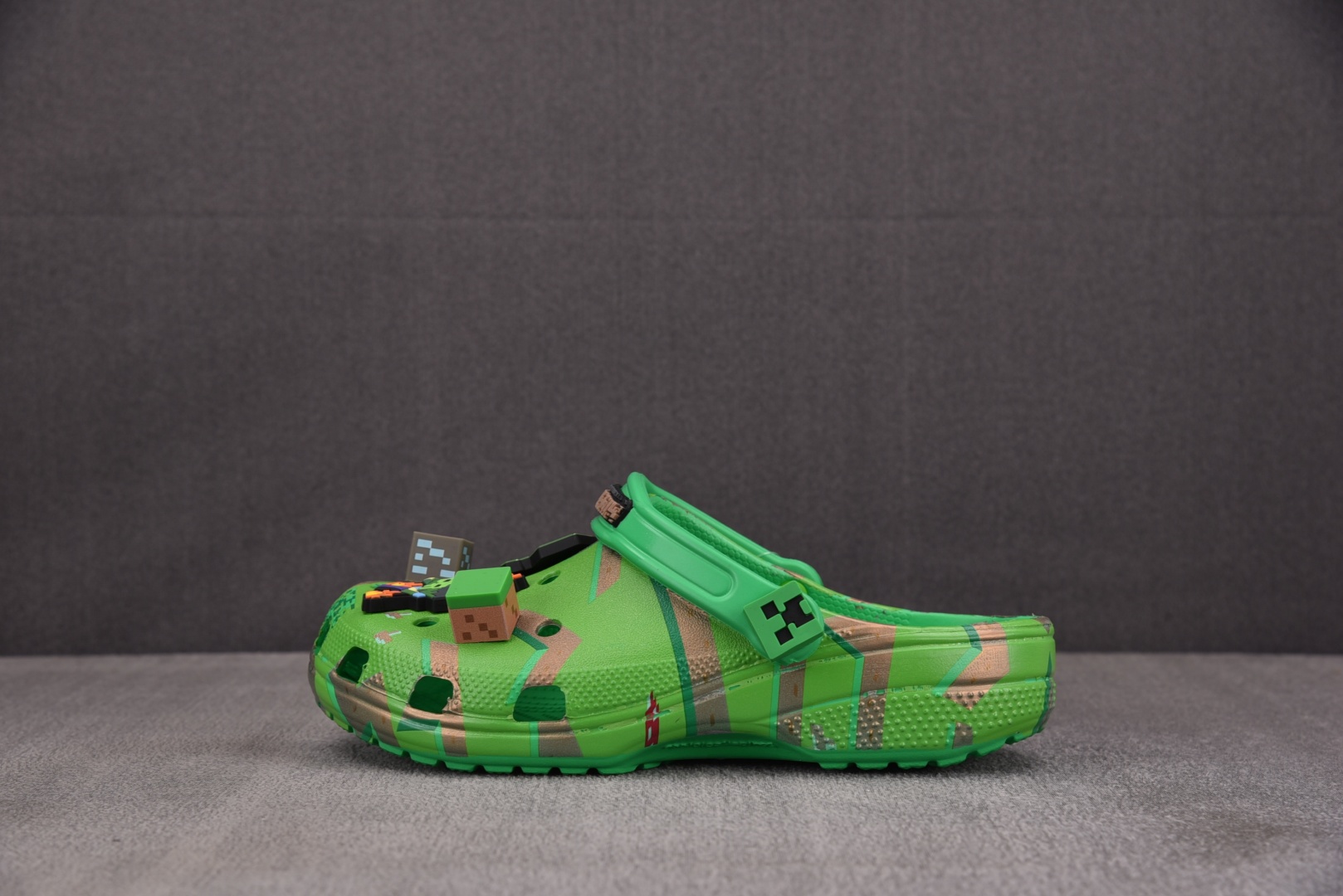  我的世界 x Crocs Classic Clog 迷彩 尺码：M4（36-37） M5（37-38）