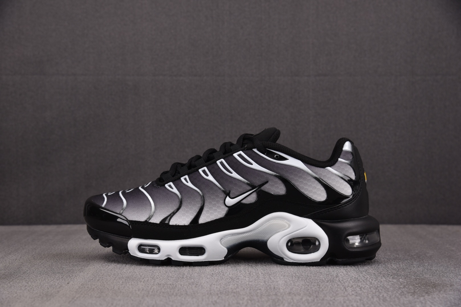 Max 尺码36-47.5

纯原版出品-NK Air Max Plus Black Silver Wh
