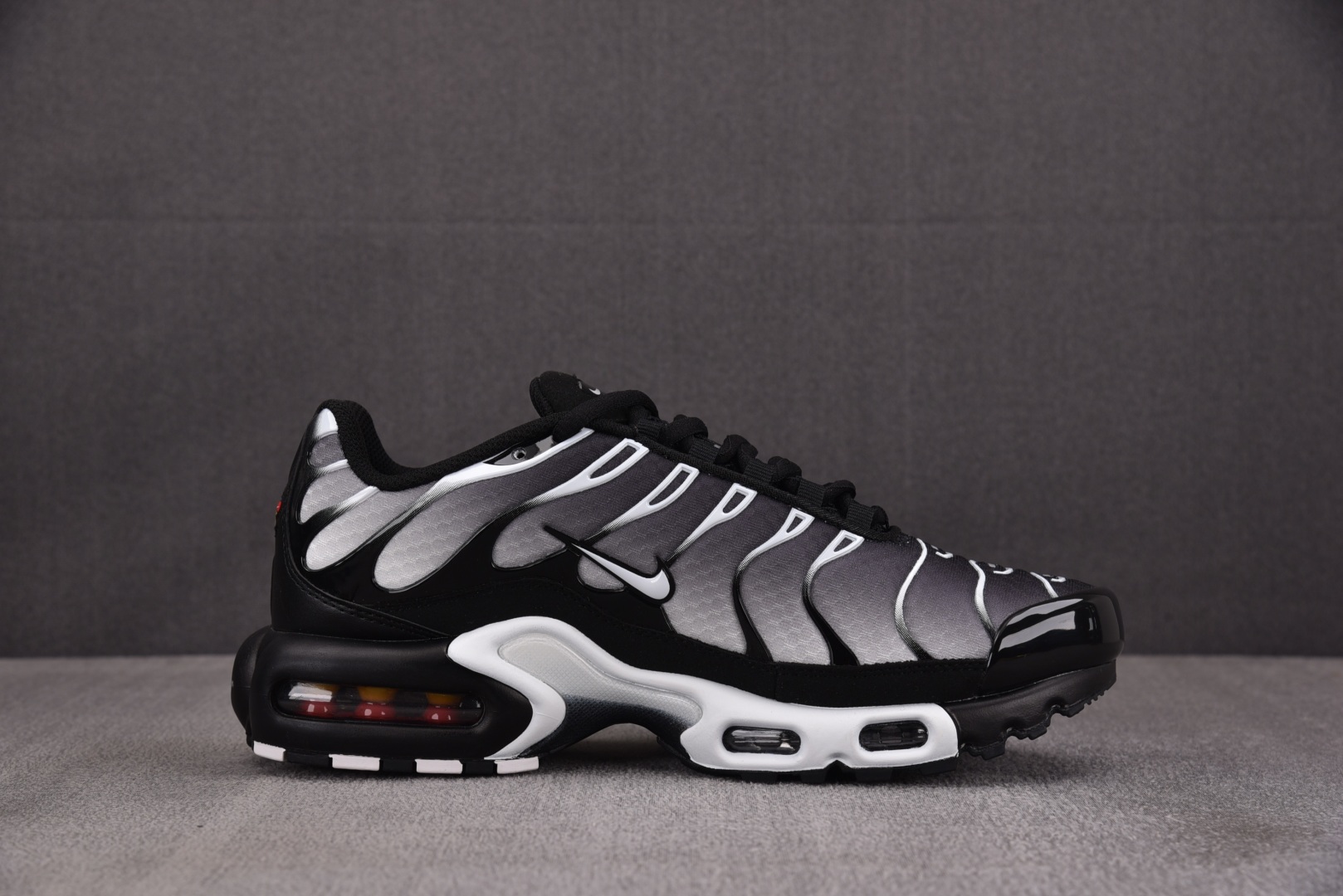 Max 尺码36-47.5

纯原版出品-NK Air Max Plus Black Silver Wh