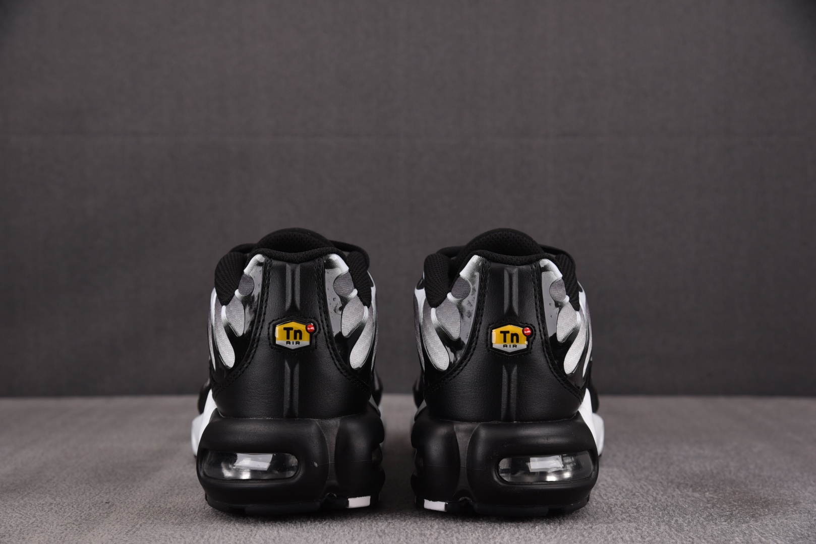 Max 尺码36-47.5

纯原版出品-NK Air Max Plus Black Silver Wh