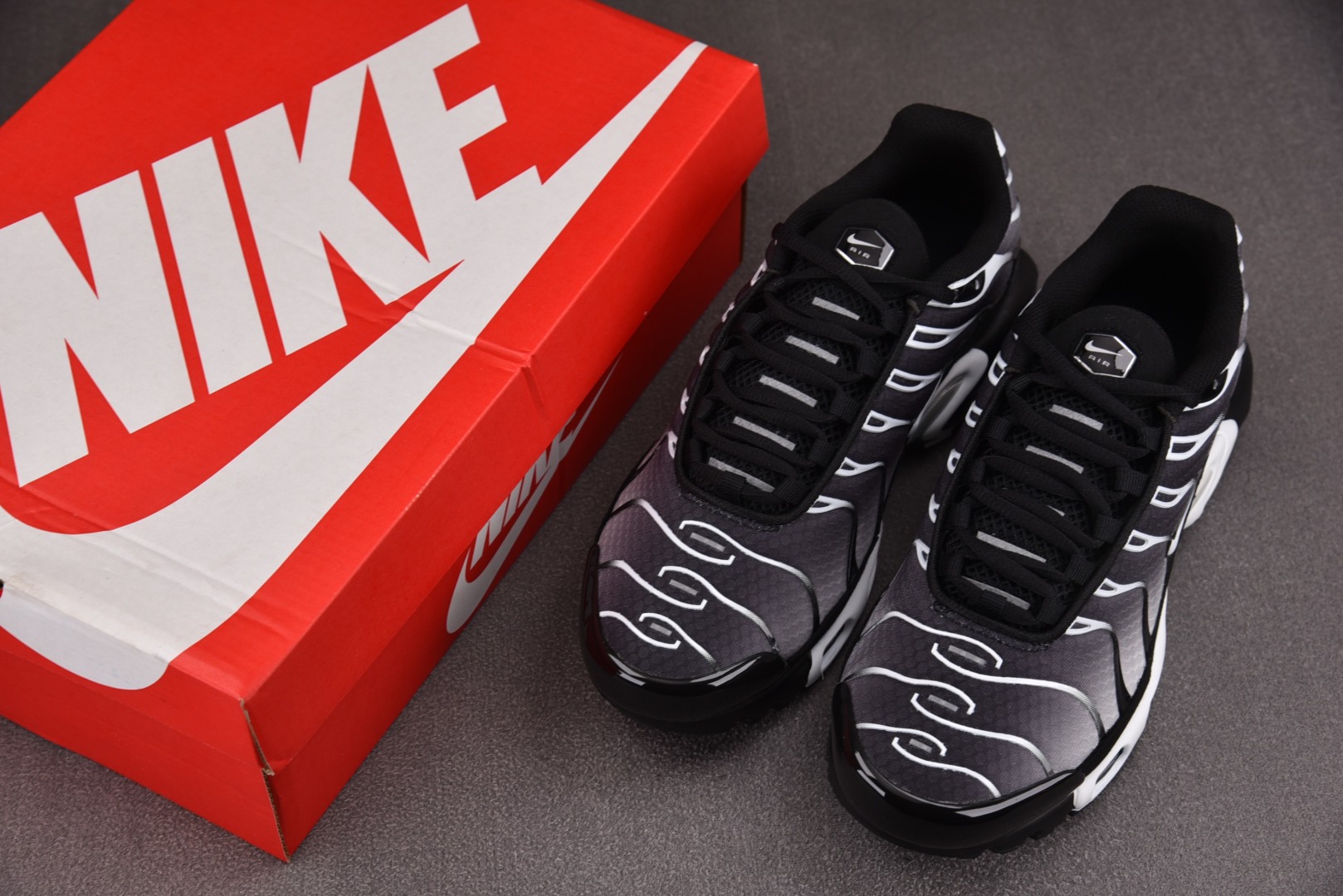Max 尺码36-47.5

纯原版出品-NK Air Max Plus Black Silver Wh