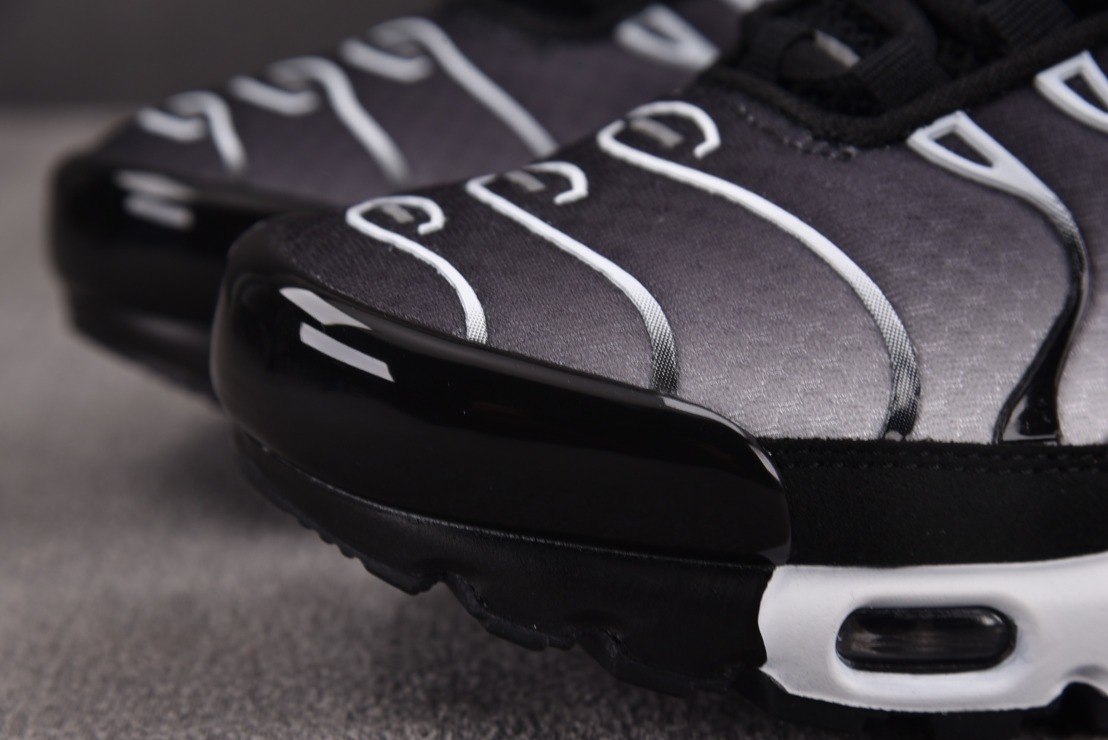 Max 尺码36-47.5

纯原版出品-NK Air Max Plus Black Silver Wh