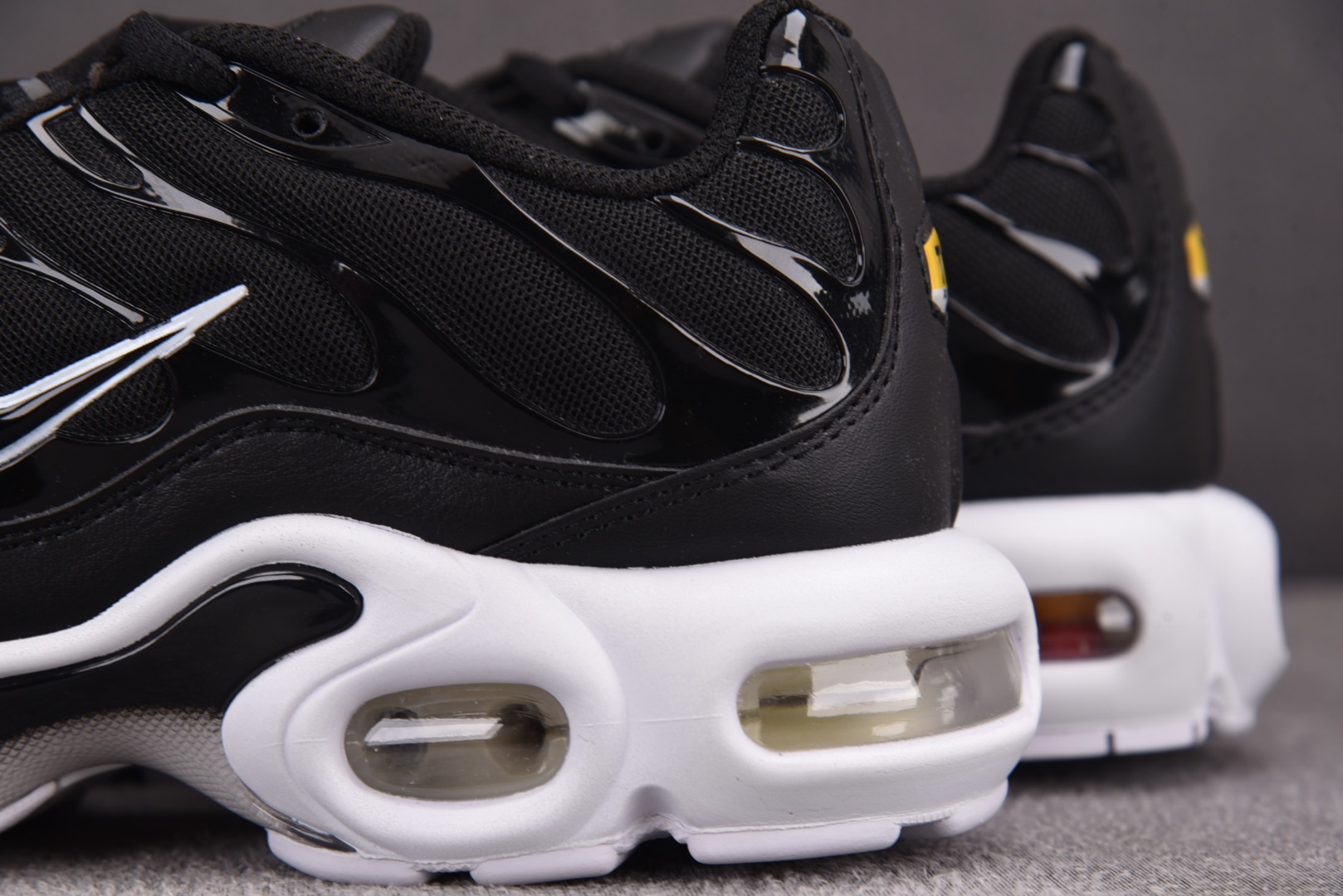 Max 尺码36-47.5

纯原版出品-NK Air Max Plus Black White 黑白 