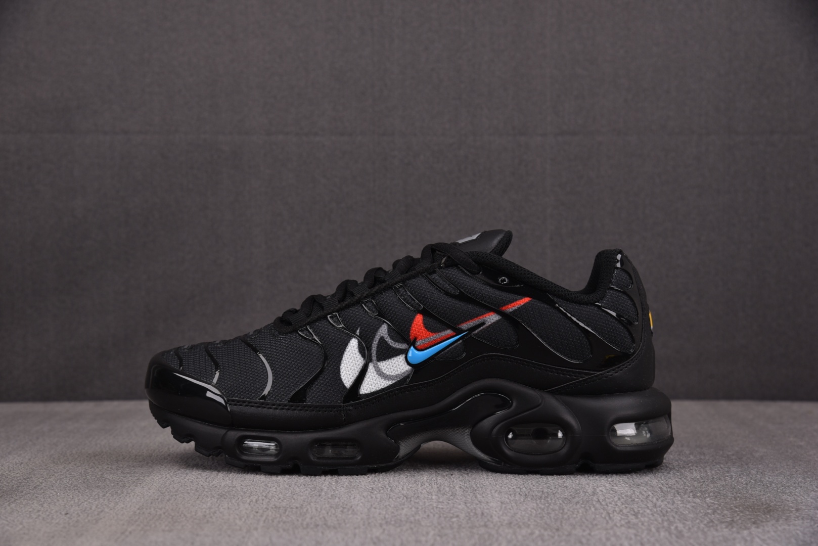 Max 尺码36-47.5

纯原版出品-NK Air Max Plus Black 黑色 FJ4224