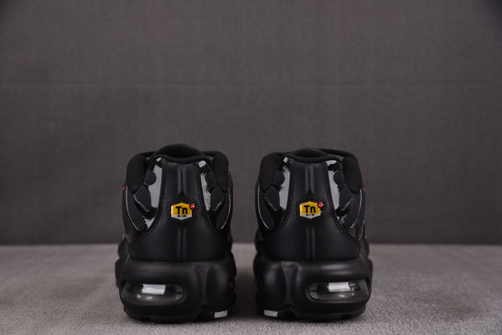 Max 尺码36-47.5

纯原版出品-NK Air Max Plus Black 黑色 FJ4224