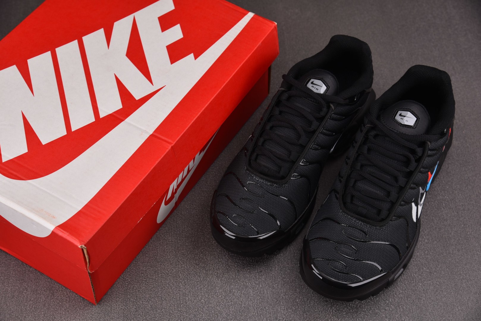 Max 尺码36-47.5

纯原版出品-NK Air Max Plus Black 黑色 FJ4224
