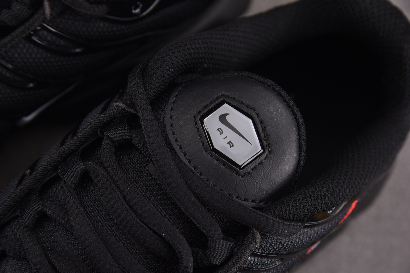 Max 尺码36-47.5

纯原版出品-NK Air Max Plus Black 黑色 FJ4224